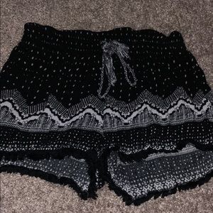 Black and white patterned shorts S/CH (3-5)
